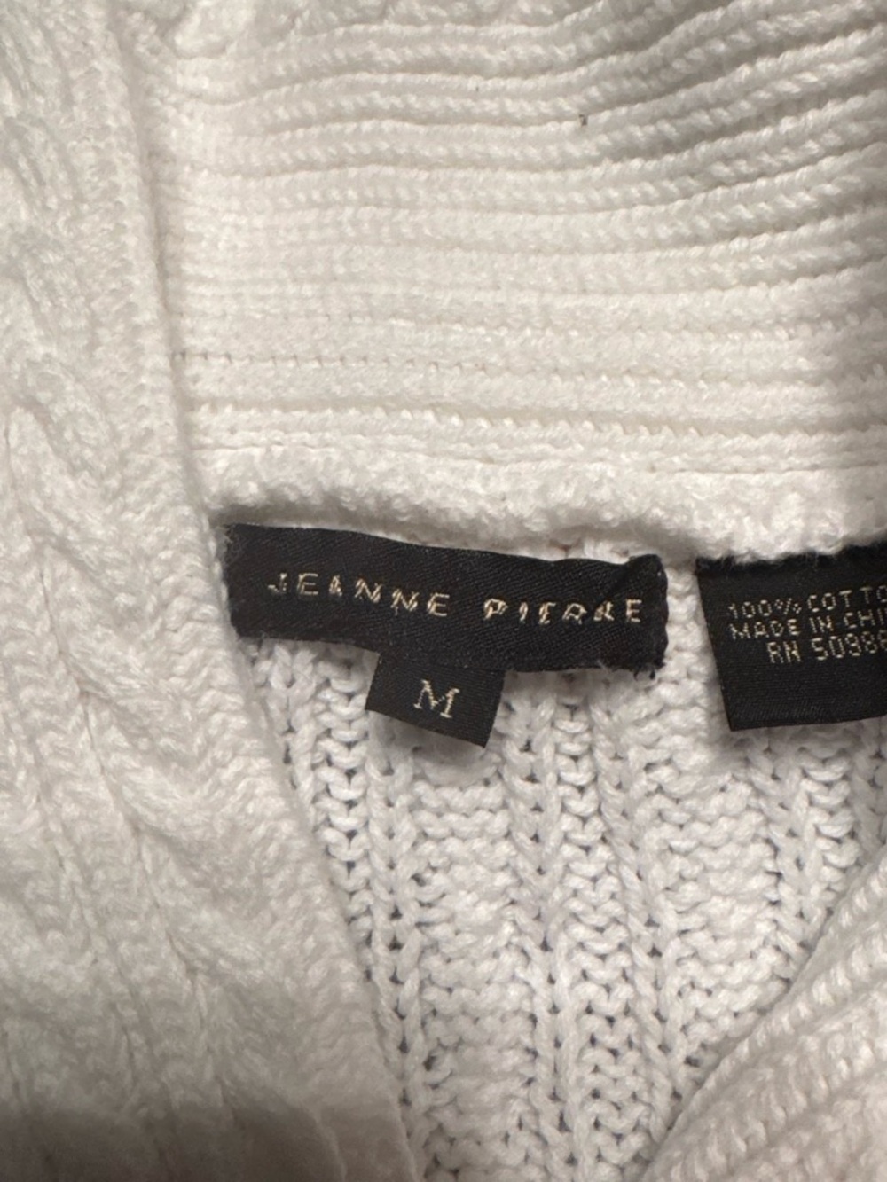 JEANNE PIERRE White Cable Knit V‑Neck Shawl Sweater - Picture 2 of 4